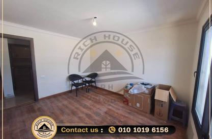 Apartment - 3 Bedrooms - 3 Bathrooms for rent in Madkhal Sharkt Al Nakhl Wa Al Handasa St. - Smouha - Hay Sharq - Alexandria