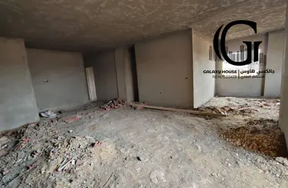 Apartment - 3 Bedrooms - 3 Bathrooms for sale in 4th Neighborhood - 4th Area - Shorouk City - Cairo