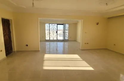شقة - 3 غرف نوم - 2 حمامات للبيع في البوابة الاولي - خوفو - حدائق الاهرام - الجيزة
