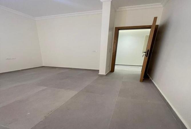7958490 - Property Image 2
