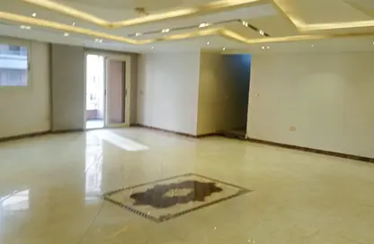 Apartment - 3 Bedrooms - 2 Bathrooms for rent in Zahraa El Maadi - Hay El Maadi - Cairo