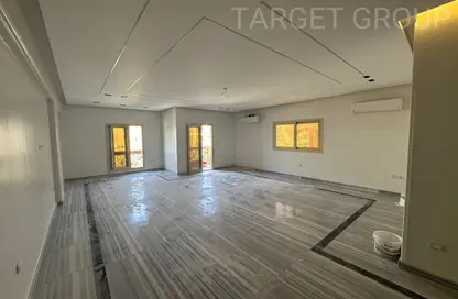 شقة - 4 غرف نوم - 3 حمامات للايجار في غرب الجولف - كمبوندات القطامية - القطامية - مدينة القاهرة الجديدة - القاهرة