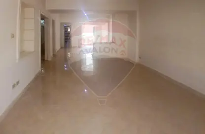 شقة - 2 غرف نوم - 2 حمامات للبيع في لوران - حي شرق - الاسكندرية
