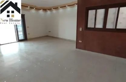 Apartment - 4 Bedrooms - 2 Bathrooms for sale in Nile Corniche St. - El-Maasara - Hay Helwan - Cairo