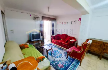Apartment - 2 Bedrooms - 1 Bathroom for rent in Amin Yehia St. - Zezenia - Hay Sharq - Alexandria