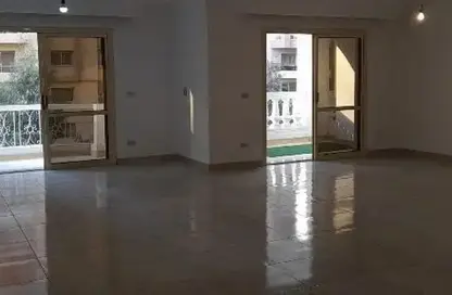 Apartment - 3 Bedrooms - 2 Bathrooms for rent in Moez Al Dawla St. - 6th Zone - Nasr City - Cairo