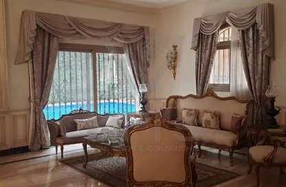 فيلا - 6 غرف نوم - 6 حمامات للبيع في المجاورة الثالثة - الحي السابع - مدينة الشروق - القاهرة