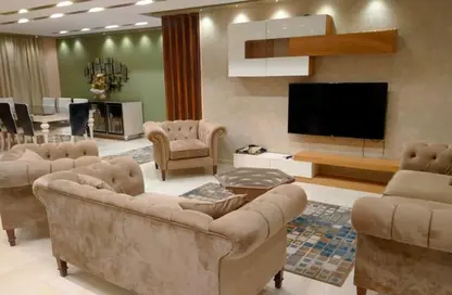 شقة - 3 غرف نوم - 3 حمامات للايجار في شارع عدن - المهندسين - الجيزة