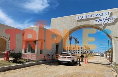 Chalet - 2 Bedrooms - 2 Bathrooms for sale in Hacienda West - Ras Al Hekma - North Coast