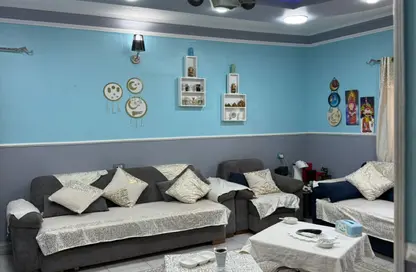 شقة - 4 غرف نوم - 2 حمامات للبيع في شارع سلمان الفارسي - محلية 12 - الحي الاول - مدينة العبور - القليوبية