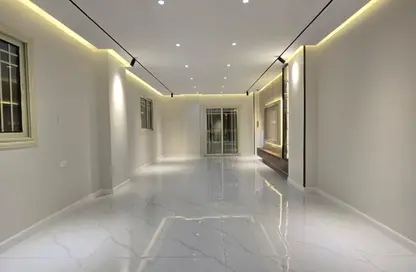 شقة - 3 غرف نوم - 2 حمامات للبيع في البوابة الرابعة - مينا - حدائق الاهرام - الجيزة شقة - 3 غرف نوم - 2 حمامات للبيع في البوابة الرابعة - مينا - حدائق الاهرام - الجيزة