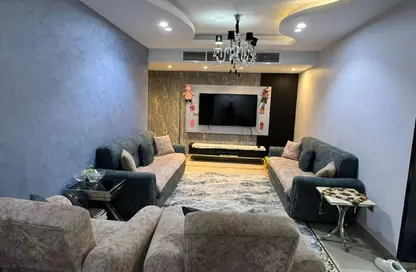 شقة - 3 غرف نوم - 1 حمام للبيع في المستثمر الصغير - الحي العاشر - الشيخ زايد - الجيزة شقة - 3 غرف نوم - 1 حمام للبيع في المستثمر الصغير - الحي العاشر - الشيخ زايد - الجيزة