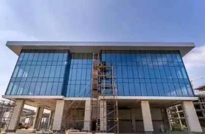 Retail - Studio - 3 Bathrooms for sale in Golden Gate - South Teseen St. - The 5th Settlement - New Cairo City - Cairo