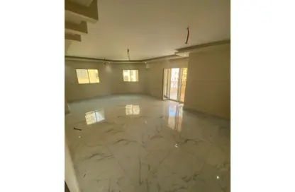Apartment - 3 Bedrooms - 2 Bathrooms for rent in Souk Zahraa Al Maadi St. - Zahraa El Maadi - Hay El Maadi - Cairo