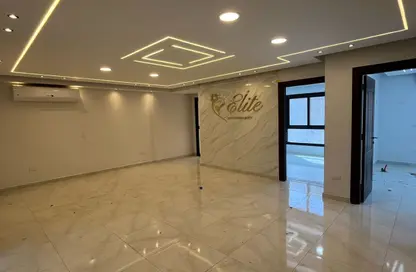 Office Space - Studio - 3 Bathrooms for rent in Maadi - Hay El Maadi - Cairo