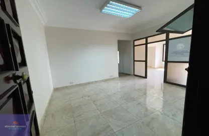 Apartment - 4 Bedrooms - 3 Bathrooms for rent in Street 250 - Degla - Hay El Maadi - Cairo
