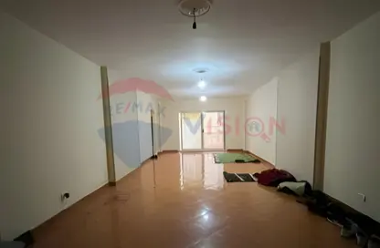 شقة - 3 غرف نوم - 1 حمام للبيع في كامب شيزار - حي وسط - الاسكندرية شقة - 3 غرف نوم - 1 حمام للبيع في كامب شيزار - حي وسط - الاسكندرية