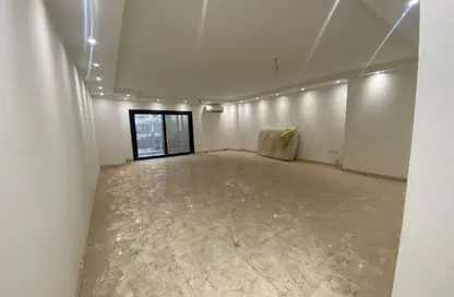 مساحات مكتبية - استوديو - 3 حمامات للايجار في شارع مصدق - الدقي - الجيزة