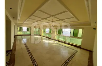 Apartment - 3 Bedrooms - 4 Bathrooms for sale in Cornish El Nile St. - Maadi - Hay El Maadi - Cairo