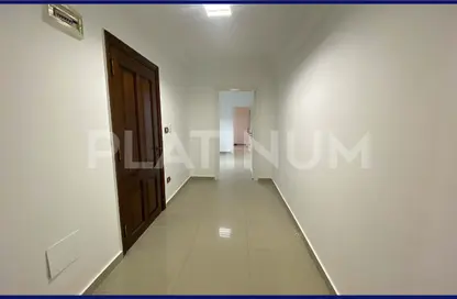 مساحات مكتبية - استوديو - 1 حمام للبيع في شارع السيدة سكينة إبنت الحسين - كفر عبده - رشدي - حي شرق - الاسكندرية