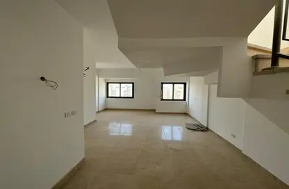 (بنتهاوس  (روف - 3 غرف نوم - 3 حمامات للبيع في مون ريزيدنس - فيفث سكوير - التجمع الخامس - مدينة القاهرة الجديدة - القاهرة