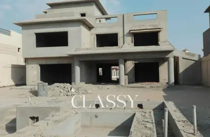 Villa - 5 Bedrooms - 6 Bathrooms for sale in Royal City - Sheikh Zayed Compounds - Sheikh Zayed City - Giza