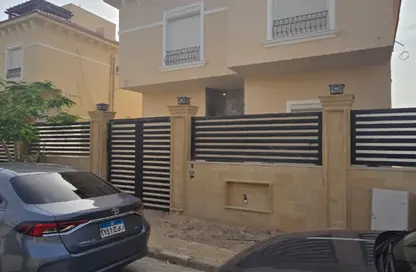 فيلا - 4 غرف نوم - 4 حمامات للبيع في ريحانا فيلاز - امتداد المستثمرين الشمالية - مدينة القاهرة الجديدة - القاهرة