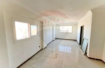 شقة - 3 غرف نوم - 1 حمام للبيع في سابا باشا - حي شرق - الاسكندرية