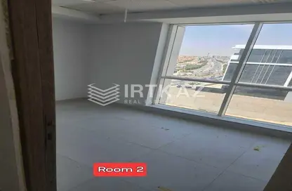 مساحات مكتبية - استوديو - 1 حمام للبيع في بيزنس بلاس - شارع التسعين الشمالي - التجمع الخامس - مدينة القاهرة الجديدة - القاهرة