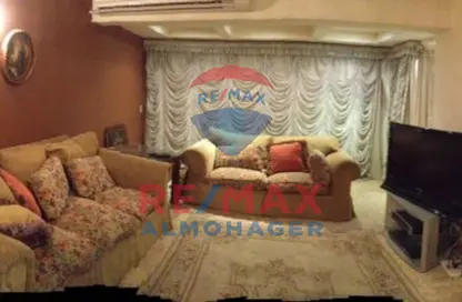 Apartment - 2 Bedrooms - 3 Bathrooms for sale in Al Giza  St. - Giza District - Ganoub El Giza - Giza