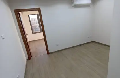 مساحات مكتبية - استوديو - 2 حمامات للايجار في شارع عبد الله محمود - الحي المتميز - مدينة 6 أكتوبر - الجيزة