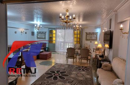Apartment - 3 Bedrooms - 2 Bathrooms for sale in Dr Mahmoud Hoballah St. - 8th Zone - Nasr City - Cairo
