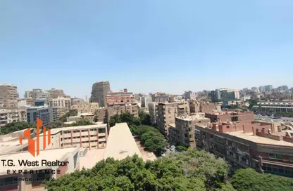 شقة - 3 غرف نوم - 3 حمامات للايجار في شارع الدكتور ميشيل باخوم - الدقي - الجيزة