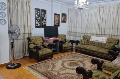 Apartment - 3 Bedrooms - 2 Bathrooms for sale in Bani Omaya St. - Al Hadiqah Al Dawliyah - 7th District - Nasr City - Cairo