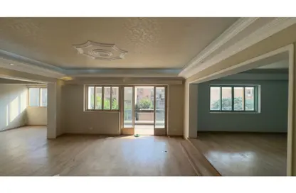 Apartment - 3 Bedrooms - 2 Bathrooms for rent in Dr Mahmoud Hoballah St. - 8th Zone - Nasr City - Cairo