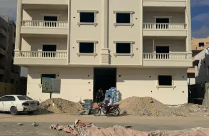 شقة - 3 غرف نوم - 3 حمامات للبيع في المجاورة الاولي - الحي الرابع غرب - مدينة الشروق - القاهرة