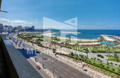 شقة - 3 غرف نوم - 2 حمامات للبيع في سان ستيفانو - حي شرق - الاسكندرية