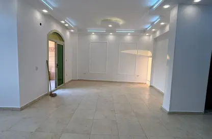 Apartment - 3 Bedrooms - 2 Bathrooms for rent in Ganoob El Acadimia - New Cairo City - Cairo