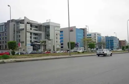 Shop - Studio - 1 Bathroom for sale in South Teseen St. - The 5th Settlement - New Cairo City - Cairo