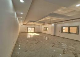 شقة - 3 غرف نوم - 2 حمامات for للبيع in شارع البستان - الحي التاسع - الشيخ زايد - الجيزة
