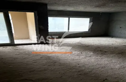 شقة - 2 غرف نوم - 2 حمامات للبيع في فيلدج جيت - المستثمرين الجنوبية - مدينة القاهرة الجديدة - القاهرة