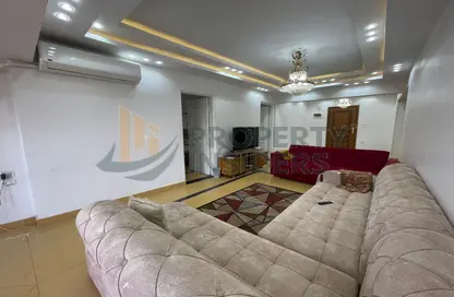 شقة - 3 غرف نوم - 2 حمامات للايجار في شارع عبد العزيز ال سعود - المنيل - حي المنيل - القاهرة