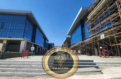 محل تجاري - استوديو - 2 حمامات للبيع في جولدن جيت - شارع التسعين الجنوبي - التجمع الخامس - مدينة القاهرة الجديدة - القاهرة