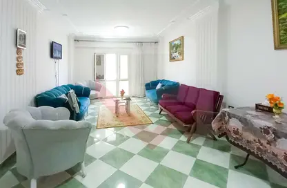 Apartment - 3 Bedrooms - 1 Bathroom for rent in Sidi Gaber School St. - Sidi Gaber - Hay Sharq - Alexandria