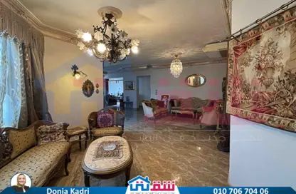 شقة - 4 غرف نوم - 3 حمامات للبيع في مصطفي كامل - حي شرق - الاسكندرية