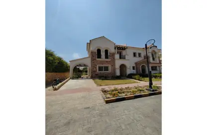 Villa - 3 Bedrooms - 4 Bathrooms for sale in Divina Gardens - 3rd District West - Shorouk City - Cairo