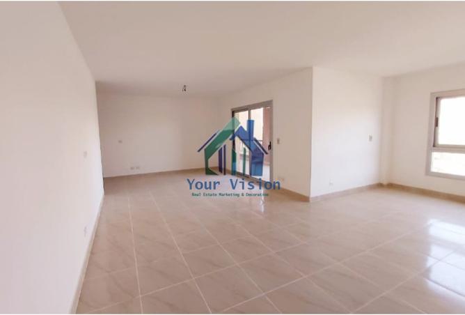 For rent in B8, street view, close to services    