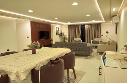 شقة - 3 غرف نوم - 2 حمامات للايجار في شارع شهاب - المهندسين - الجيزة