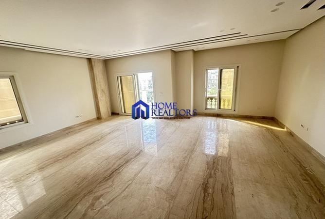 شقة جديدة نص فروش للإيجار بغرب الجولف