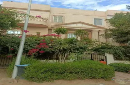 Apartment - 3 Bedrooms - 3 Bathrooms for sale in Area E - Ganoob El Acadimia - New Cairo City - Cairo